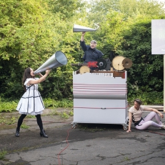 Performance mit PREKÄROTOPIC, PREKÄROTOPIA - Simultanhalle Köln, 2023